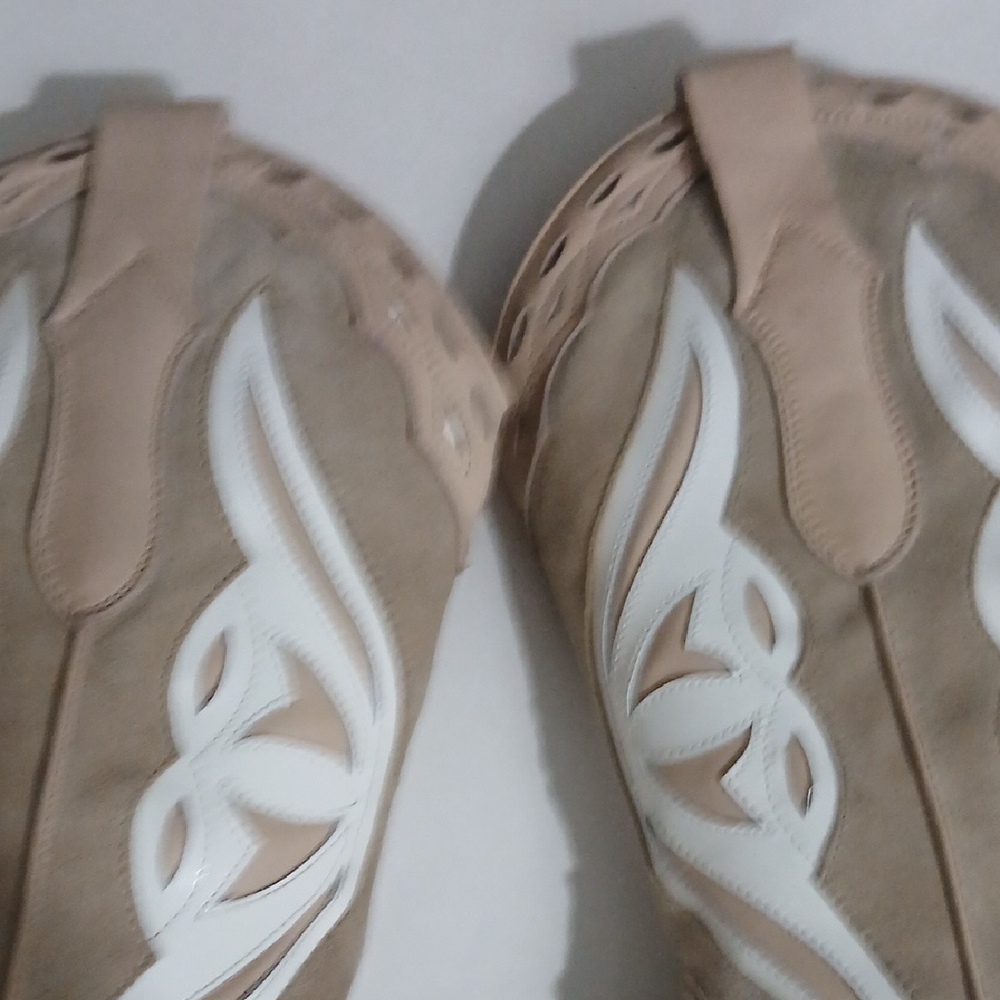 NEW Toral Tan and White Heeled Boots with Western Flair (NEW) Without Box. - Picture 7 of 7